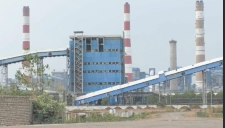 एनटीपीसी सीपत में बड़ा हादसा : 60 टन का ऐश टैंक गिरा, एक की मौत, कई मजदूर घायल