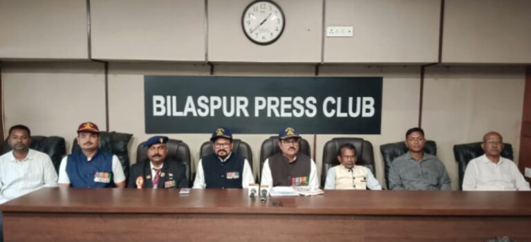 शहीदों की उपेक्षा देख पूर्व सैनिकों और समाज प्रमुखों ने बयां किया अपना दर्द