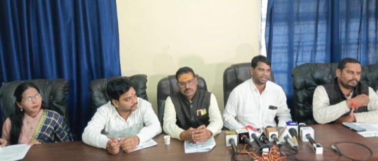 हड़ताल : सहकारी समिति कर्मचारी महासंघ और धान खरीदी ऑपरेटर संघ से शासन से नहीं बनी सहमति