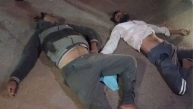 बाइक से गिरे मां की मौत की खबर सुनकर लौट रहे बेटे और उसके मित्र की खड़े ट्रक से टकराने से मौत, 3 मौतों से मातम