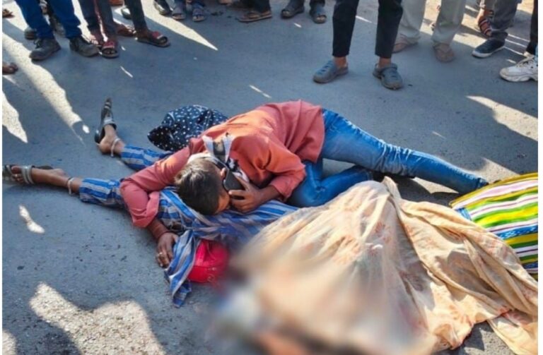 मस्तूरी में मातम : पति के सामने पत्नी और छह साल की बच्ची को ट्रक ने रौंदा