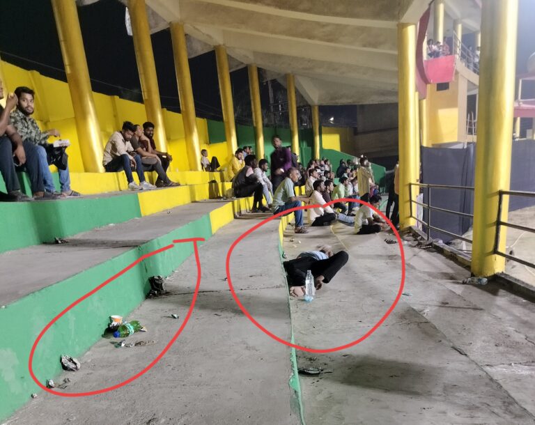 राष्ट्रीय स्तर के टी 20 मैच पर असुरक्षा और गंदगी का आलम, शराबियों के बीच मैच देखने मजबूर है दर्शक