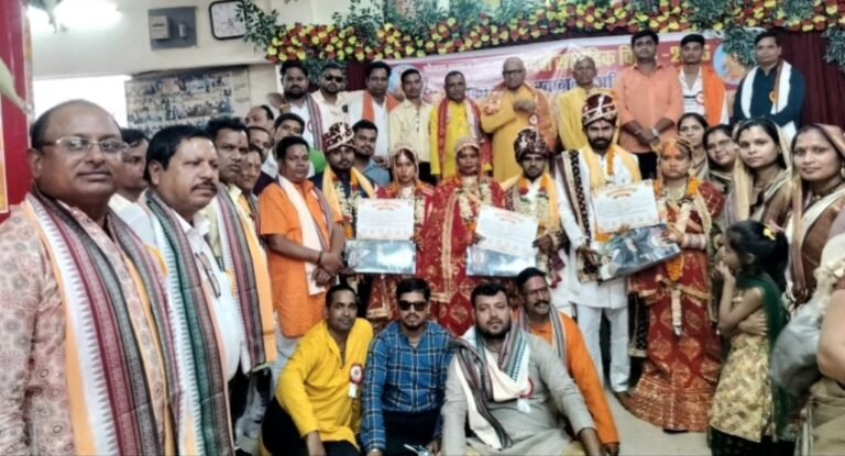 निःशुल्क सामूहिक विवाह का आयोजन कर गौरवान्वित हुआ श्रीवास समाज