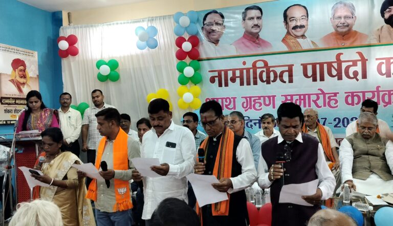 एल्डरमैन शपथ ग्रहण समारोह : श्रीवास सहित अन्य एल्डरमैनो ने ली पद एवं गोपनीयता की शपथ