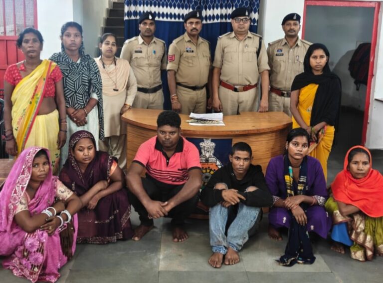 भीड़ का फायदा उठा, बस में करते थे चोरी, 7 महिला गिरफ्तार